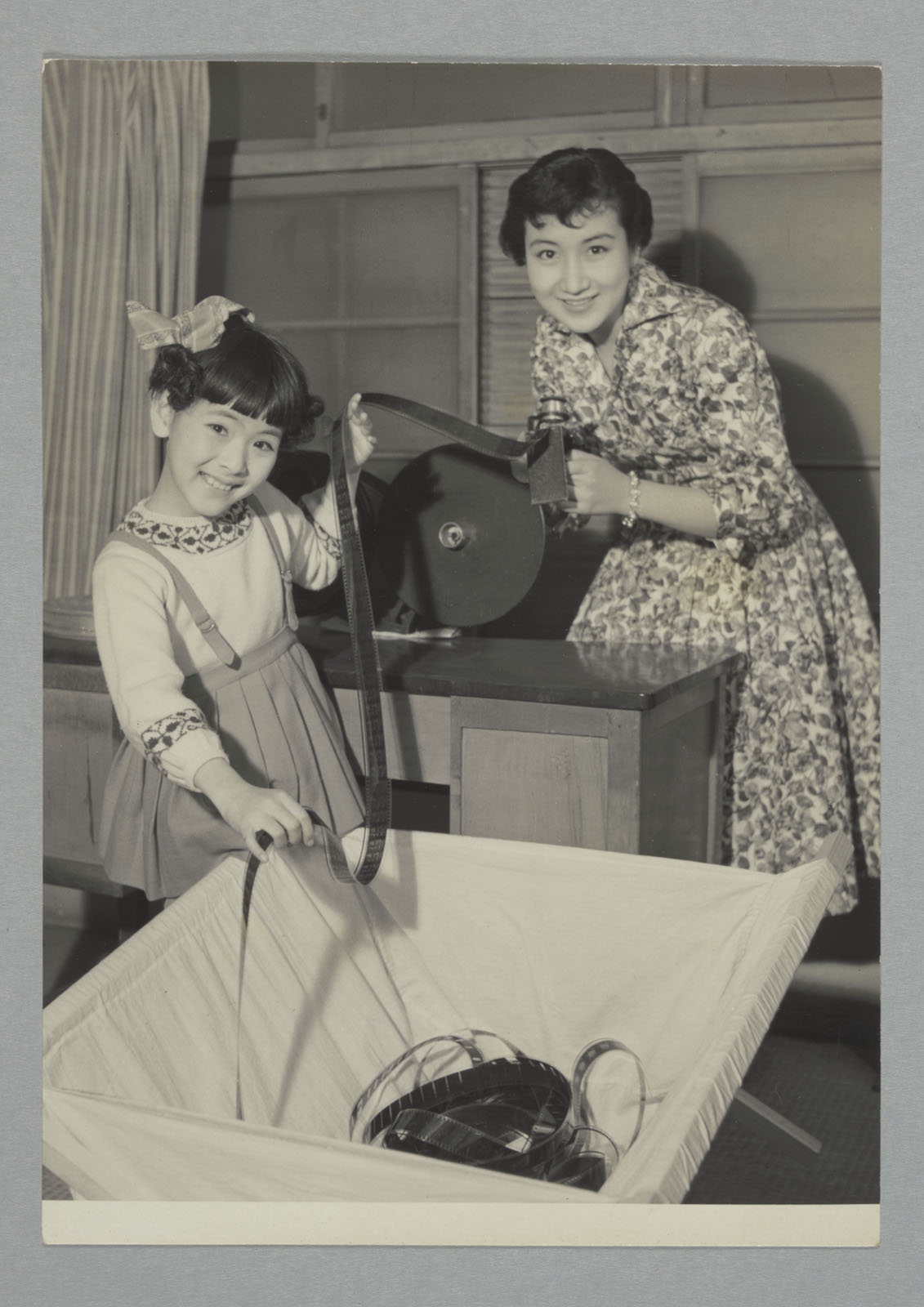 Having one-day assistants in the Ofuji Studio (1958)