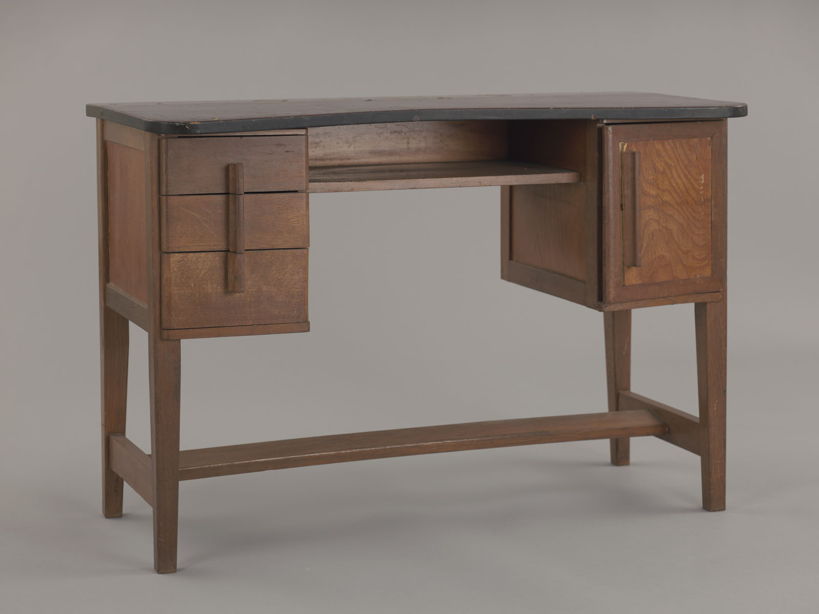 Desk regularly used by Ofuji (at an angle)