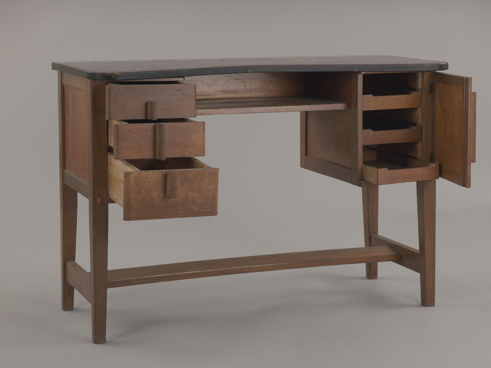 Desk regularly used by Ofuji (drawers)